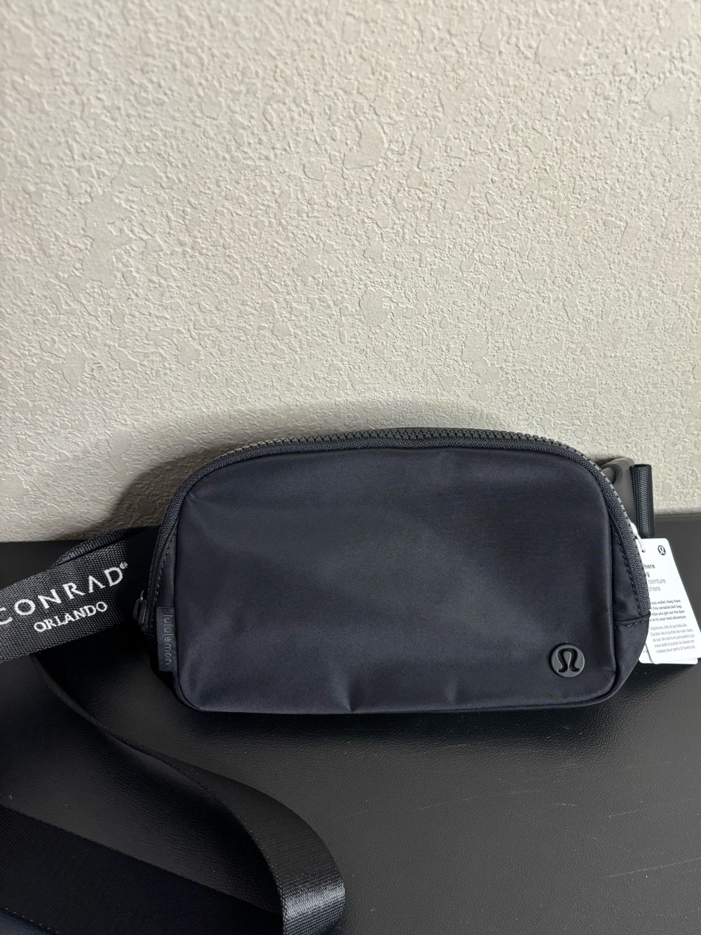Lululemon everywhere belt bag black w/advertisement
